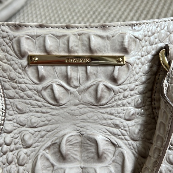 Cream / light grey tones Melbourne Brahmin bag with shoulder strap and handles. - Picture 5 of 9